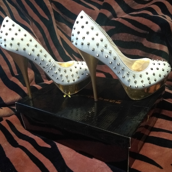 💗 Spikey Platform Stilletos 💗 - Picture 3 of 8